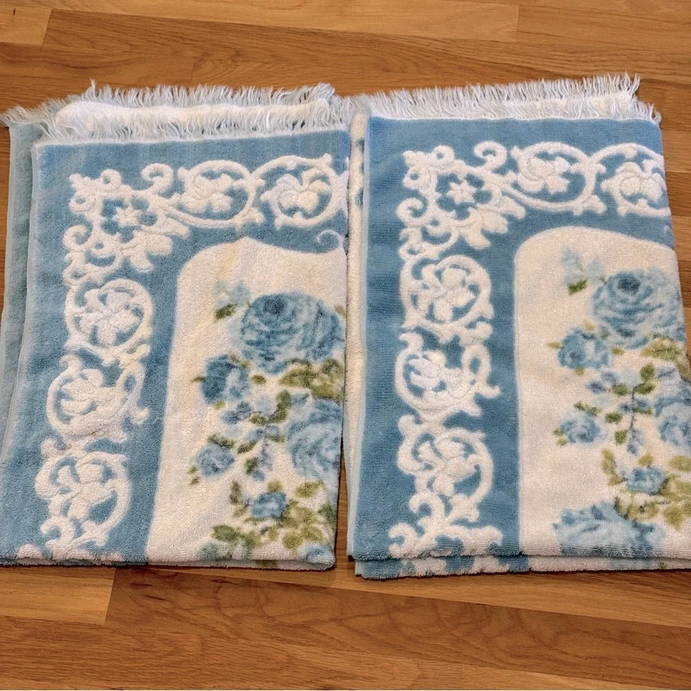 2/ VINTAGE 60'S TOWEL BLUE FLORAL DESIGN WITH FRINGE / COTTON